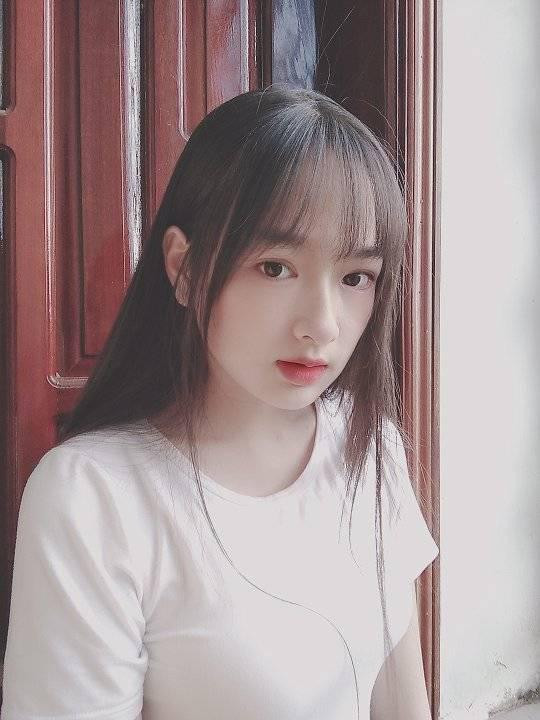 Ngọc Diệp cho hay chiều cao của cô nàng hoàn toàn do di chuyền, cô cũng không luyện tập thể thao để có thân hình cân đối mà chỉ đi bộ đến trường hàng ngày coi như cũng là một cách để rèn luyện sức khỏe.