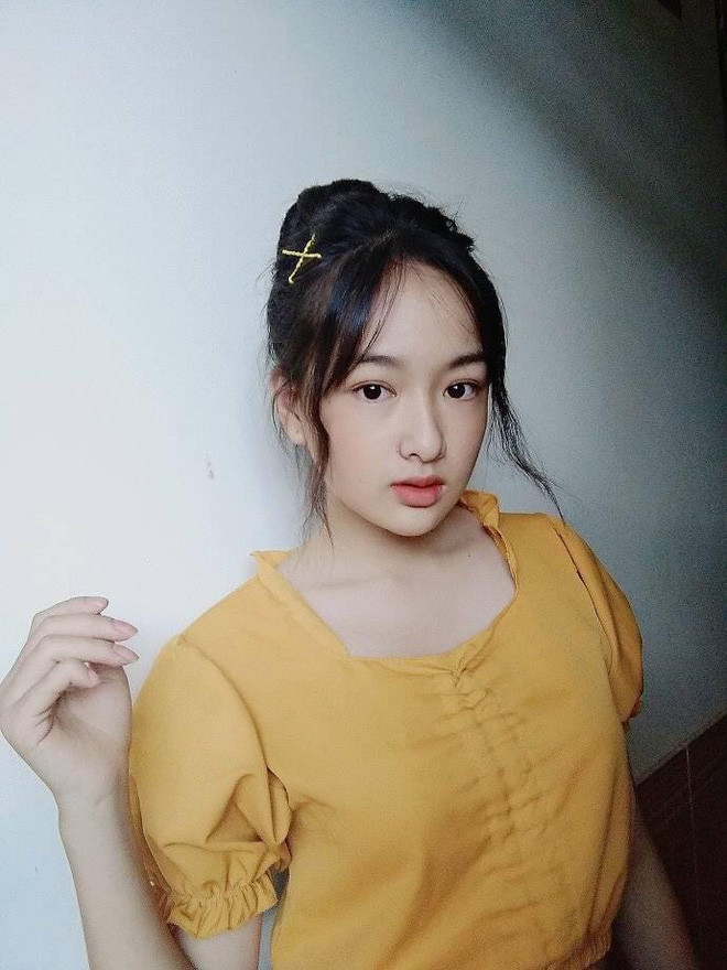 Cô nàng sẽ đăng kí dự thi ban Tự nhiên trong kỳ thi THPT Quốc gia sắp tới vì rất yêu thích môn Vật lý và Hóa học.