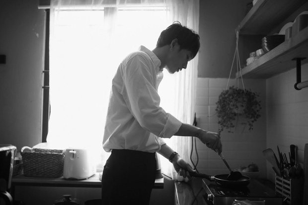 Không chỉ có khuôn mặt đẹp đúng chuẩn trai Hàn, Tuấn Trần còn sở hữu chiều cao nổi trội 1m83. Đây là chiều cao mà bất kỳ ai, dù là nam hay nữ cũng đều mơ ước, hâm mộ.