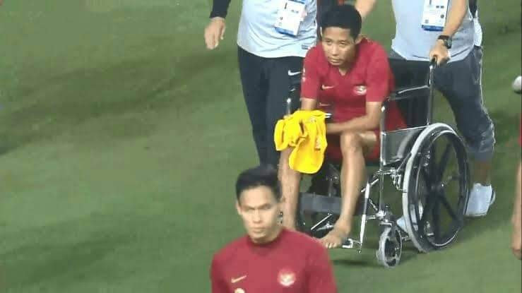 Kết thúc trận đấu, Đoàn Văn Hậu đã tới tận nơi hỏi thăm và gửi lời xin lỗi tới Evans Dimas. Cầu thủ người Indonesia cũng cho biết trên sân cỏ việc va chạm và chấn thương là không tránh khỏi.