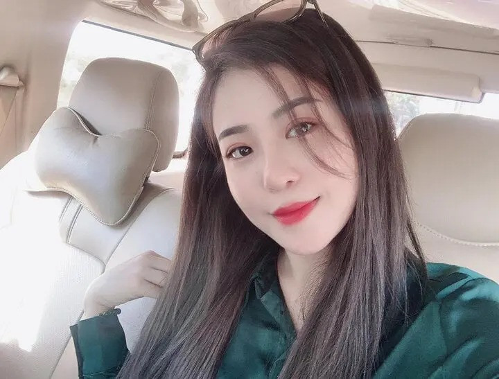 Kiều Oanh được quý mến khi thường làm từ thiện. Hiện tại, công việc của Kiều Oanh là kinh doanh đá phong thuỷ.