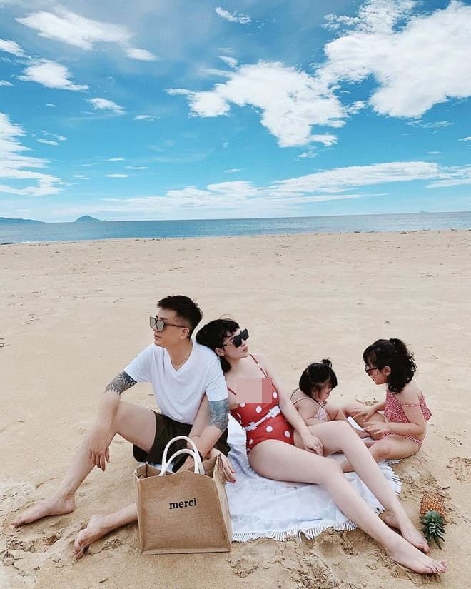 "Thích nhất gia đình chị này, vợ chồng thương nhau thật lòng, mà cách tương tác cũng gần gũi nữa", tài khoản M.D bình luận.