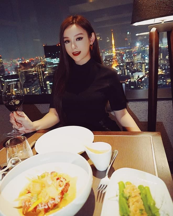 Những chuyến du lịch từ Á sang Âu của Huyền Baby khiến nhiều người ao ước bởi tần suất dày đặc và các dịch vụ xa hoa đi kèm.