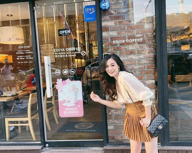 Dù là bà mẹ 2 con nhưng Ngọc Mon vẫn sở hữu thân hình nóng bỏng, gu thời trang trẻ trung năng động và nhan sắc vạn người mê.