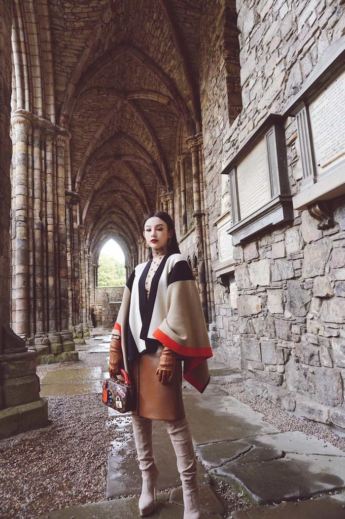 Huyền Baby từng là hot girl đời đầu đình đám Hà thành. Cô sớm kết hôn với người chồng đại gia giàu có và sở hữu cơ ngơi 5 triệu USD ở Sài Gòn.