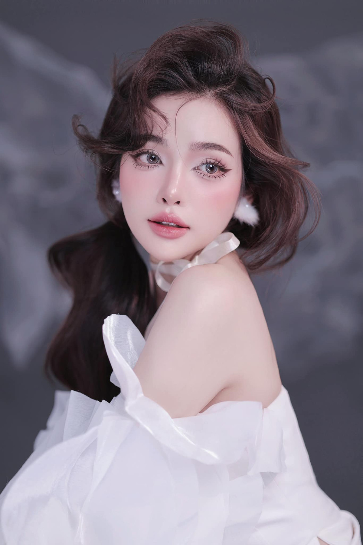 Nhìn những hình ảnh khoe thân hình nóng bỏng của Thu Hằng hiện tại, ít ai nghĩ rằng hot girl này từng trải qua thời gian stress nặng, tự ti vì cơ thể quá gầy gò, “ốm trơ xương” trong quá khứ. Cũng chính điều này trở thành động lực để Thu Hằng tìm đến với thể thao.