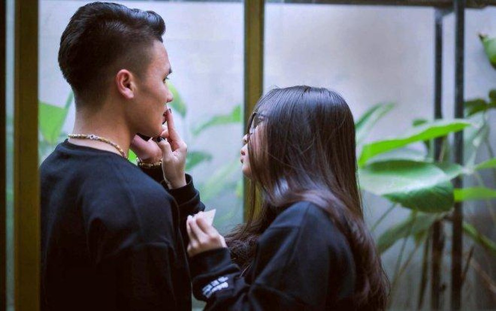 Trước đây, Nhật Lê luôn dành sự quan tâm đặc biệt dành cho bạn trai cũ của mình dù ở nơi đâu, dù bất kỳ lúc nào. Nguồn ảnh: FBNV