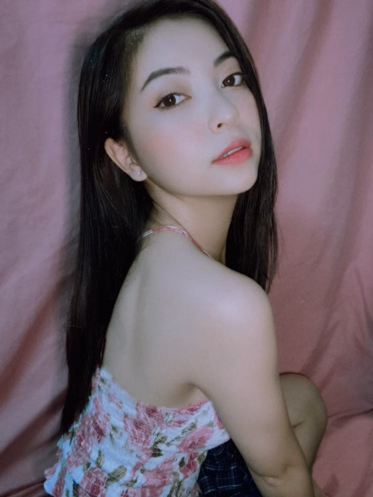 Trước những dòng trạng thái ẩn ý đó, cư dân mạng đã để lại nhiều bình luận động viên Nhật Lê khi cô nàng phải đối mặt với những tin đồn về tình cũ Quang Hải. Nguồn ảnh: FBNV