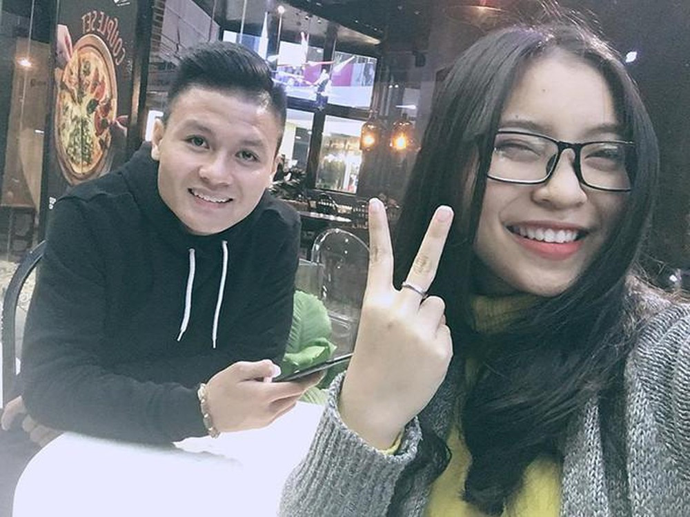 Nhật Lê chính là mối tình năm 17 tuổi của cầu thủ Nguyễn Quang Hải. Cặp đôi này đã từng làm mưa làm gió trên mạng xã hội thời gian trước đây. Nguồn ảnh: FBNV