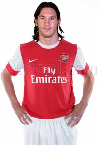 Nhưng do trục trặc về giấy phép lao động tại Anh nên Messi đã không tới được Arsenal. Nhưng đó cũng là bước ngoặt trong sự nghiệp của cầu thủ từng 4 lần giành quả bóng vàng thế giới này.