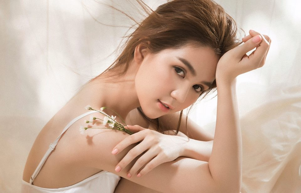 Năm 2017, Ngọc Trinh làm bộ phim "Vòng eo 56" kể về chính cuộc đời mình. Trong phim, Ngọc Trinh nhiều lần nhắc lại lời thoại "Tôi không làm gái" cũng được cho là đáp trả loạt tin đồn tiêu cực về mình từ những ngày đầu hoạt động trong môi trường showbiz.