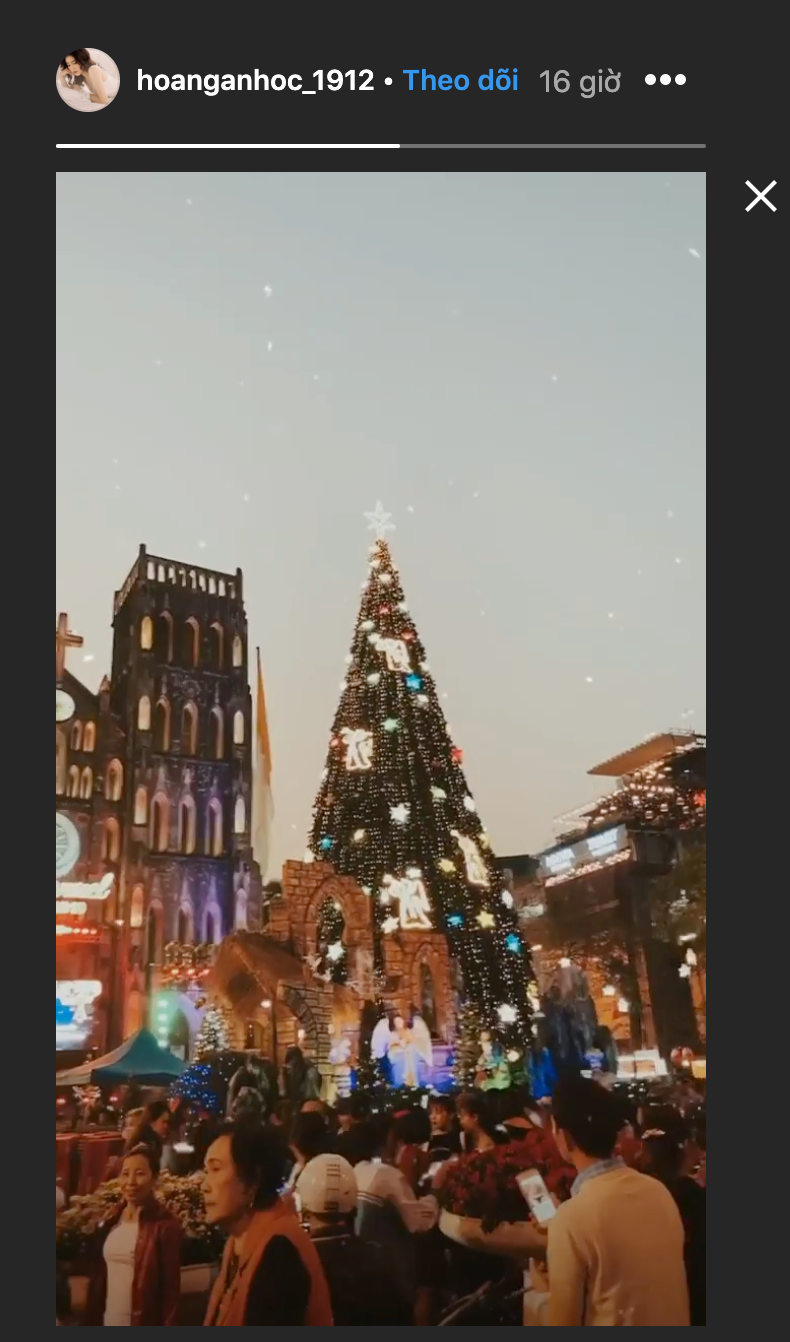 Do bận luyện tập và thi đấu cùng với CLB SC Heerenveen nên Văn Hậu không thể hội quân cùng đội tuyển U23 Việt Nam. Bạn trai đá bóng bên Châu Âu, Hoàng Anh Ốc đành ngập ngùi đón Giáng sinh cùng bạn bè.