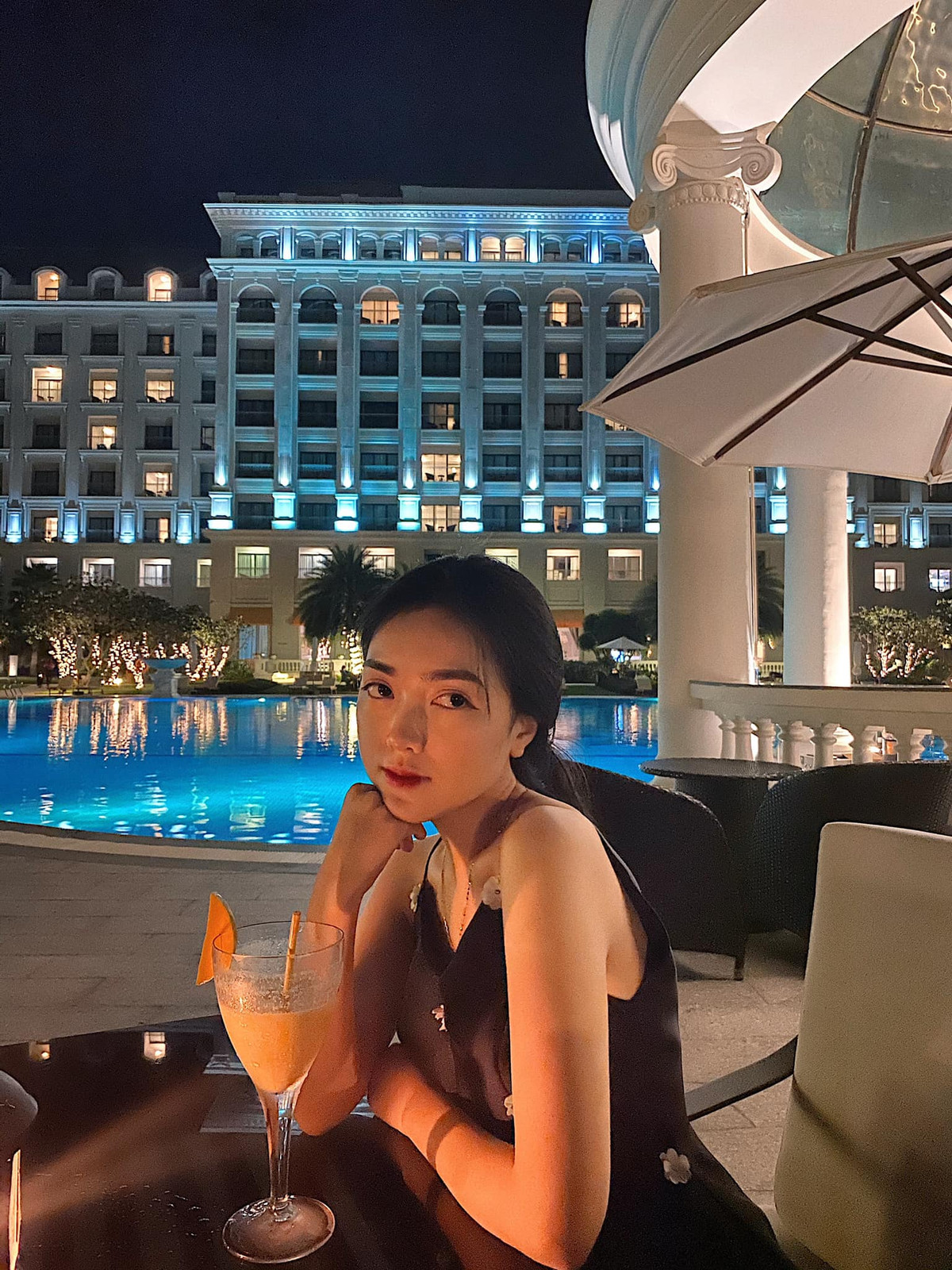 Hà Đức Chinh và Mai Hà Trang tranh thủ hẹn hò trong kỳ nghỉ ngắn ngày. Cặp đôi cùng nhau du lịch tại Phú Quốc.