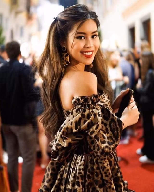 Trong ngày xuất viện, Tiên Nguyễn cũng được khen ngợi là rạng rỡ, tinh thần sảng khoái, không hề giống người mới khỏi bệnh.