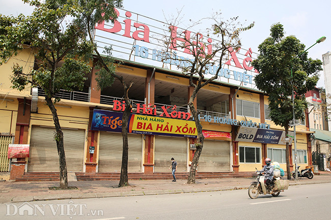 Ghi nhận thực tế trưa ngày 24/3, một số nhà hàng, quán bia trên địa bàn TP.Hà Nội đã tạm ngừng kinh doanh để phòng, chống dịch Covid-19.