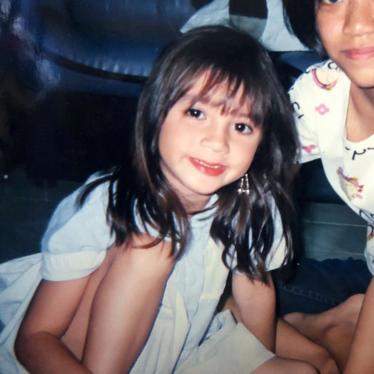 Bông hồng lai mang vẻ xinh xắn từ khi còn rất nhỏ.