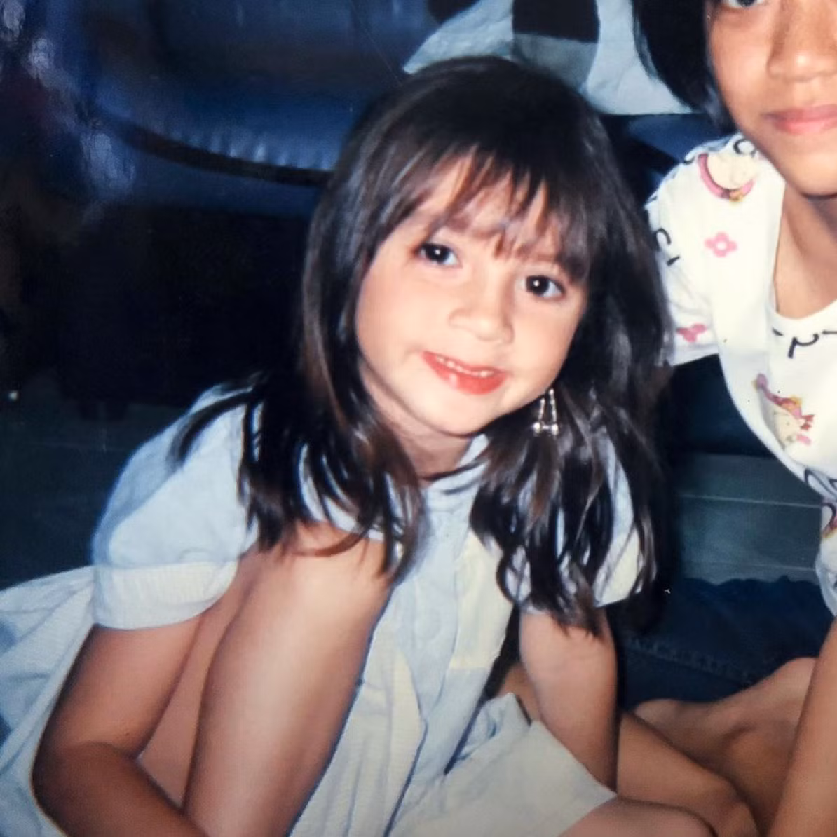 Bông hồng lai mang vẻ xinh xắn từ khi còn rất nhỏ.