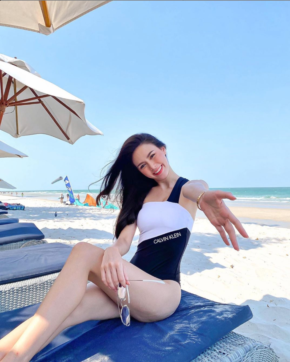 Người dân tại Thái Lan thường xuyên bắt gặp bông hồng lai sinh năm 1997 trên trang bìa các tạp chí lớn ở nước này.