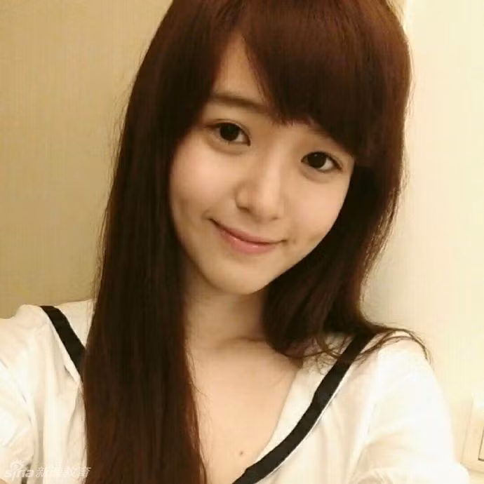 Không thể phủ nhận, Tự Tự có nét xinh đẹp trong sáng, thoát tục.