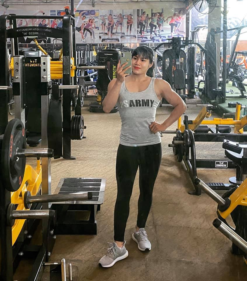 Trên trang cá nhân, Ny Ny Trần thường đăng tải những bức hình chăm chỉ luyện tập tại phòng gym. Bên cạnh đó, cô còn đăng tải bài viết hay quay video chia sẻ kinh nghiệm luyện tập để mọi người có được thân hình vạm vỡ, săn chắc như mình.