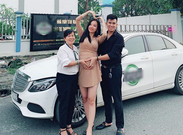 Dù sắp sinh em bé nhưng Thuỷ Tiên vẫn giữ được khuôn mặt tươi tắn, rặng ngời, làn da tươi tắn và vóc dáng thon gọn. Cô nàng cho biết để giữ dáng, cô ăn nhiều hoa quả và lên chế độ ăn cụ thể và giữ tinh thần thật thoải mái. Ông xã và mẹ chồng cũng rất cưng chiều bà bầu nên cô không cảm thấy mệt mỏi, áp lực trong khoảng thời gian này.