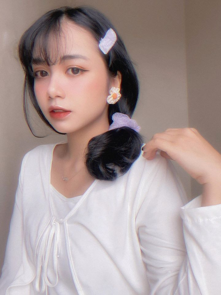 Hiện, trang cá nhân của Diệu Anh đã chạm mốc hơn 35.000 lượt theo dõi trên mạng xã hội. Cô nàng cũng là hot girl được yêu mến trên Tik Tok.