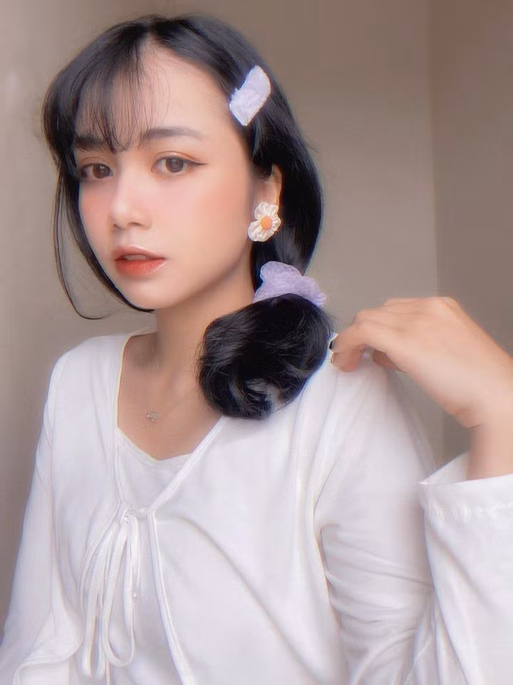 Hiện, trang cá nhân của Diệu Anh đã chạm mốc hơn 35.000 lượt theo dõi trên mạng xã hội. Cô nàng cũng là hot girl được yêu mến trên Tik Tok.