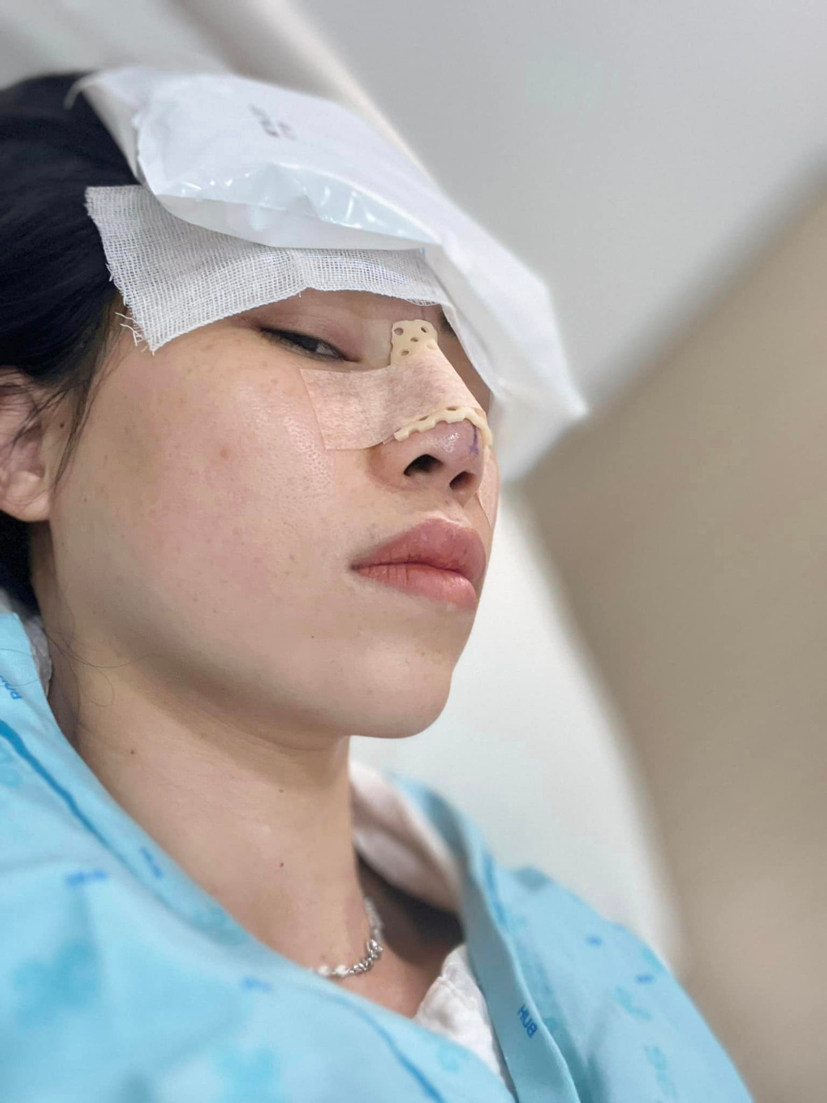 Cô không ngần ngại up lên trang cá nhân quá trình "đập mặt xây lại", cùng lời tuyên bố "4 tháng kể từ lúc giải nghệ t thay đổi hình ảnh luôn", hay "T sắp hỗn banh insta", T lên là để Hỗn, để mấy đứa ưa toxic người khác bớt tưởng mình là trung tâm đi".