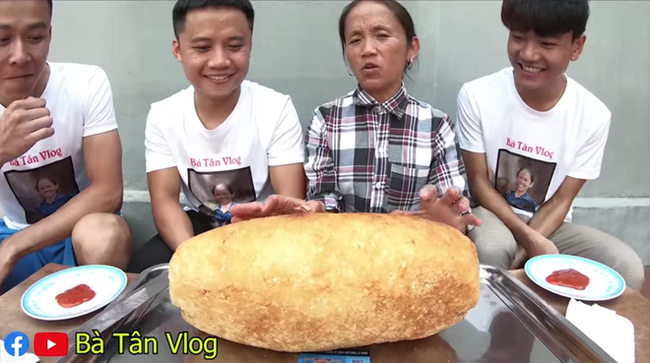 Dù đã không còn gây sốt như thời điểm mới xuất hiện nhưng Bà Tân Vlog hiện tại vẫn có một lượng fan khá ổn định. Youtuber này gây ấn tượng với người xem nhờ lối nói chuyện tự nhiên và hài hước.