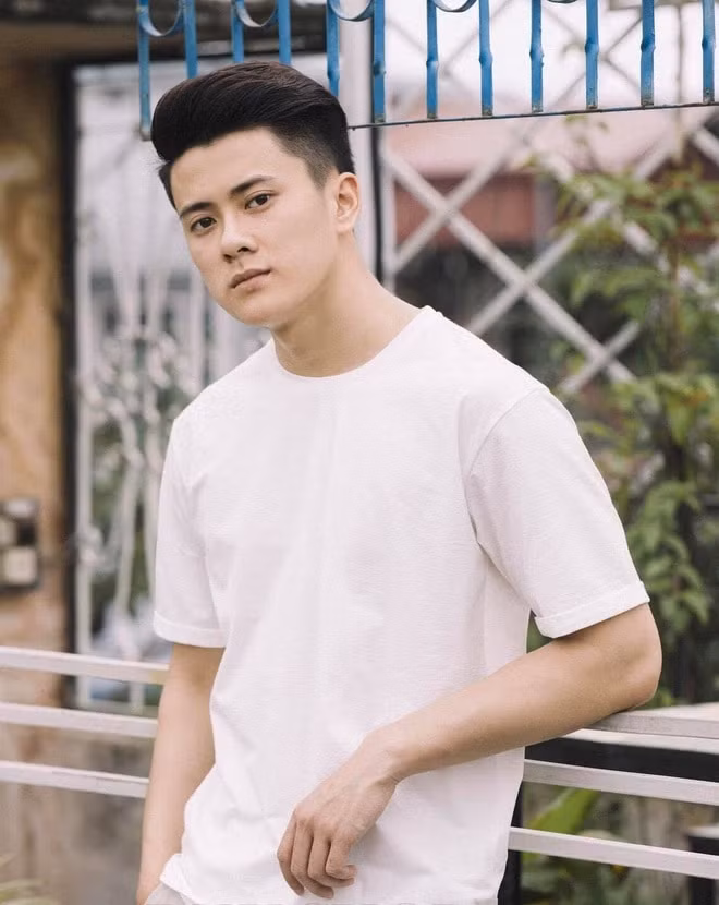 Chia sẻ về ngành nghề đang theo đuổi, Quang Lâm cho biết: "Hồi nhỏ, mình gầy gò, hay ốm vặt nên gặp bác sĩ hoài. Lâu dần mình rất thích màu áo blouse in sâu trong tâm trí. Lớn thêm chút, mình có ước mơ chữa bệnh cho người nghèo, có hoàn cảnh khó khăn. Mình đang cố gắng hết sức để hiện thực hóa ước mơ của bản thân".