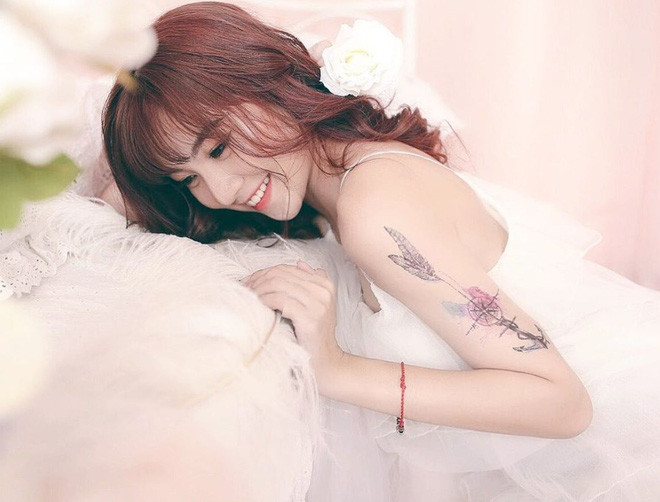 Ngoài công việc streamer, Như Hexi còn là YouTuber và ca sĩ tự do được nhiều bạn trẻ cũng như cộng đồng game yêu mến.