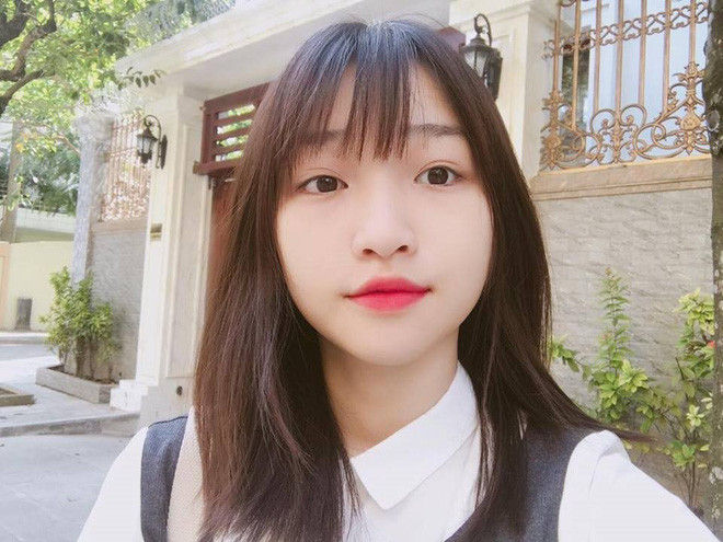 Xuka tên thật là Huỳnh Nhật Hoa. Nữ streamer 9x sở hữu nhan sắc "chim sa cá lặn", đốn tim không biết bao nhiêu khán giả. Cô sở hữu sống mũi của cực kỳ thẳng giúp cô luôn đẹp trong mọi hoàn cảnh.