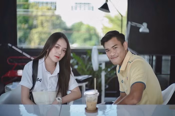 Chayathorn là bạn gái tiền vệ phòng ngự Wisarut Imura của đội tuyển U22 Thái Lan. Cô nàng được xem là nàng WAGs sang xinh đẹp và nổi bật bậc nhất SEA Games 30.