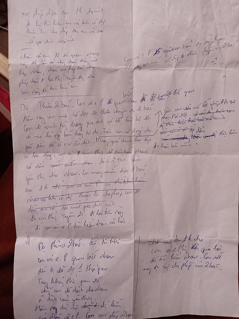 Mới đây, một cô gái chia sẻ tờ nháp chi chít chữ của chồng lên mạng xã hội thu hút sự quan tâm của cộng đồng mạng. Theo đó, chồng cô nàng làm HLV gym nên không giỏi ăn nói, lần đầu tiên về ra mắt nhà bạn gái, anh chàng đã phải viết nháp ra giấy rồi học thuộc lòng để thưa gửi bố mẹ vợ tương lai. Hành động cẩn thận và cũng cực ngố tàu của anh chàng khiến ai nấy đều phải bật cười.