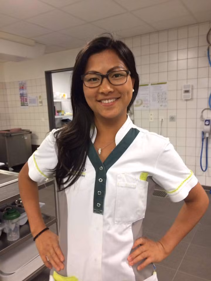 “Co be H'Mong noi tieng Anh nhu gio” duoc vinh danh vi chong Covid-19 o Bi