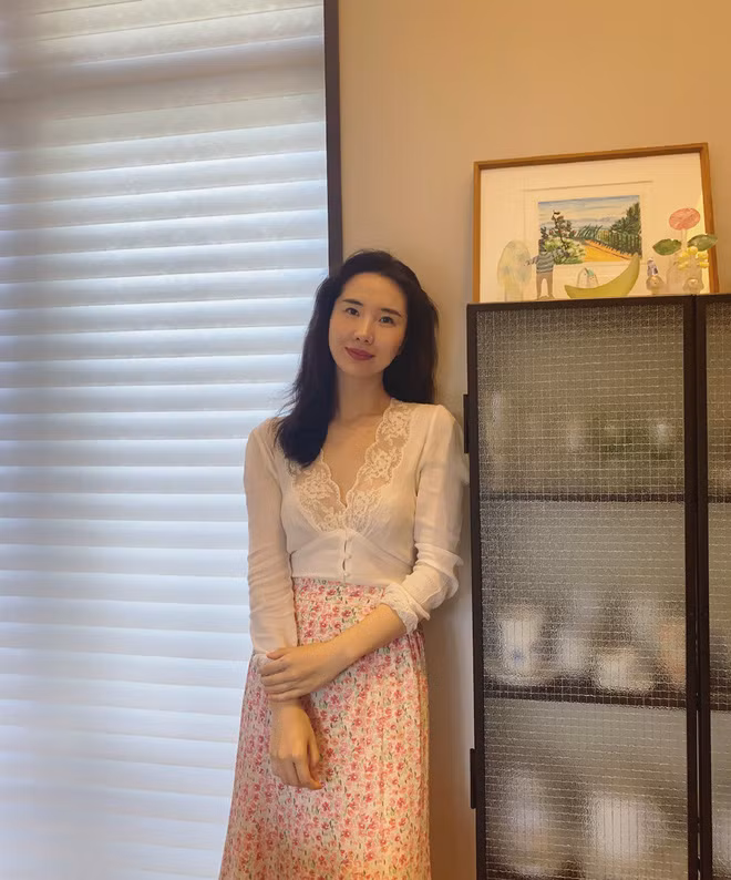 Sở hữu ngoại hình, khí chất hơn người thế nhưng Hoa Hoa vẫn bị chồng đại gia "cắm sừng" khi cặp kè với Trương Đại Dịch.