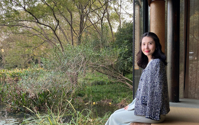 Năm 2015, cặp đôi tổ chức lễ cưới và tới năm 2018 lại tiếp tục đón nhận tin vui khi con gái thứ 2 chào đời tại Hong Kong. Suốt nhiều năm, Hoa Hoa là hậu phương vững chắc cùng chồng xây dựng lên một đế chế mua sắm được yêu thích bậc nhất xứ Trung.