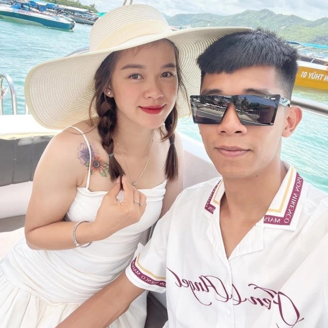 Được biết, người yêu của cô nàng cũng làm cùng nghề nên dễ thấu hiểu và sẻ chia với bạn gái.