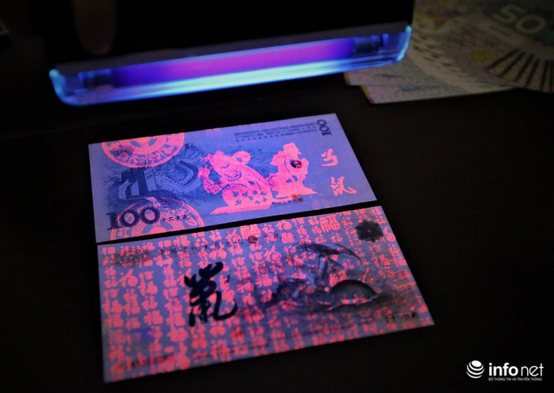 Tờ tiền lưu niệm của Macao (Trung Quốc) khi soi dưới đèn cực tím của máy soi tiền sẽ có hàng trăm ký tự phát sáng rất đẹp mắt cũng là tờ tiền lì xì được mua nhiều năm nay.