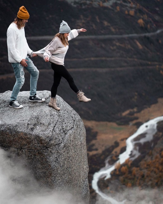 Trước đó, Kody và Kelly cũng nhiều lần bị chỉ trích vì những bức ảnh tương tự. Bất chấp những ý kiến phản đối, đôi blogger cho biết cả hai chỉ muốn truyền tải những khoảnh khắc độc đáo nhất, ẩn chứa thông điệp vượt qua rào cản của bản thân.