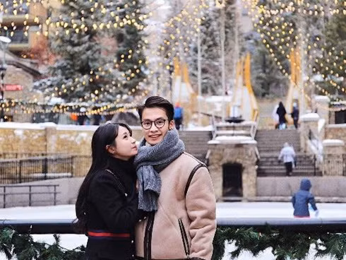 Sau một năm tìm hiểu, nhận ra cả hai có rất nhiều điểm tương đồng về mục tiêu, lối sống, rich kid Cẩm Tú mới gật đầu nhận lời yêu.