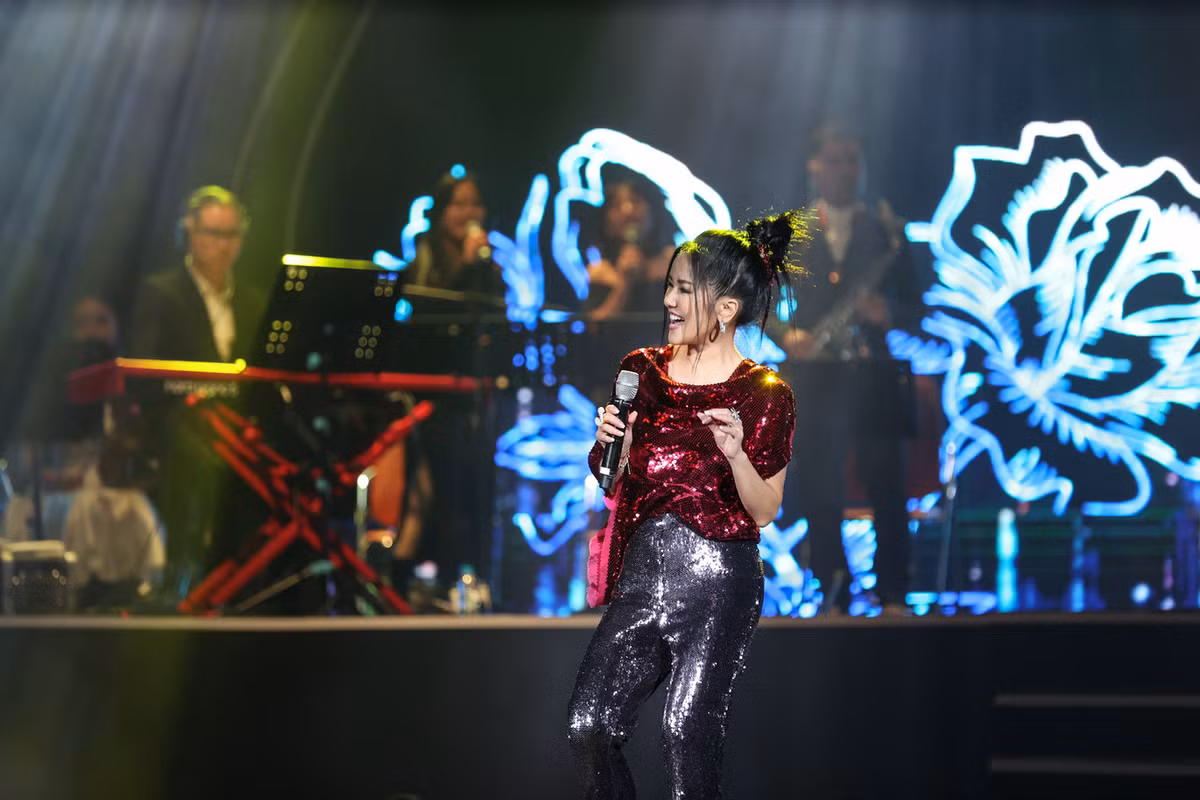 Nữ ca sĩ có phong cách dù trên sân khấu nhưng vẫn rất trẻ trung, ấn tượng