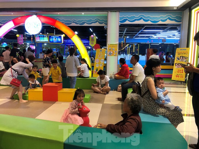 Các khu vui chơi trẻ em luôn đông đúc.