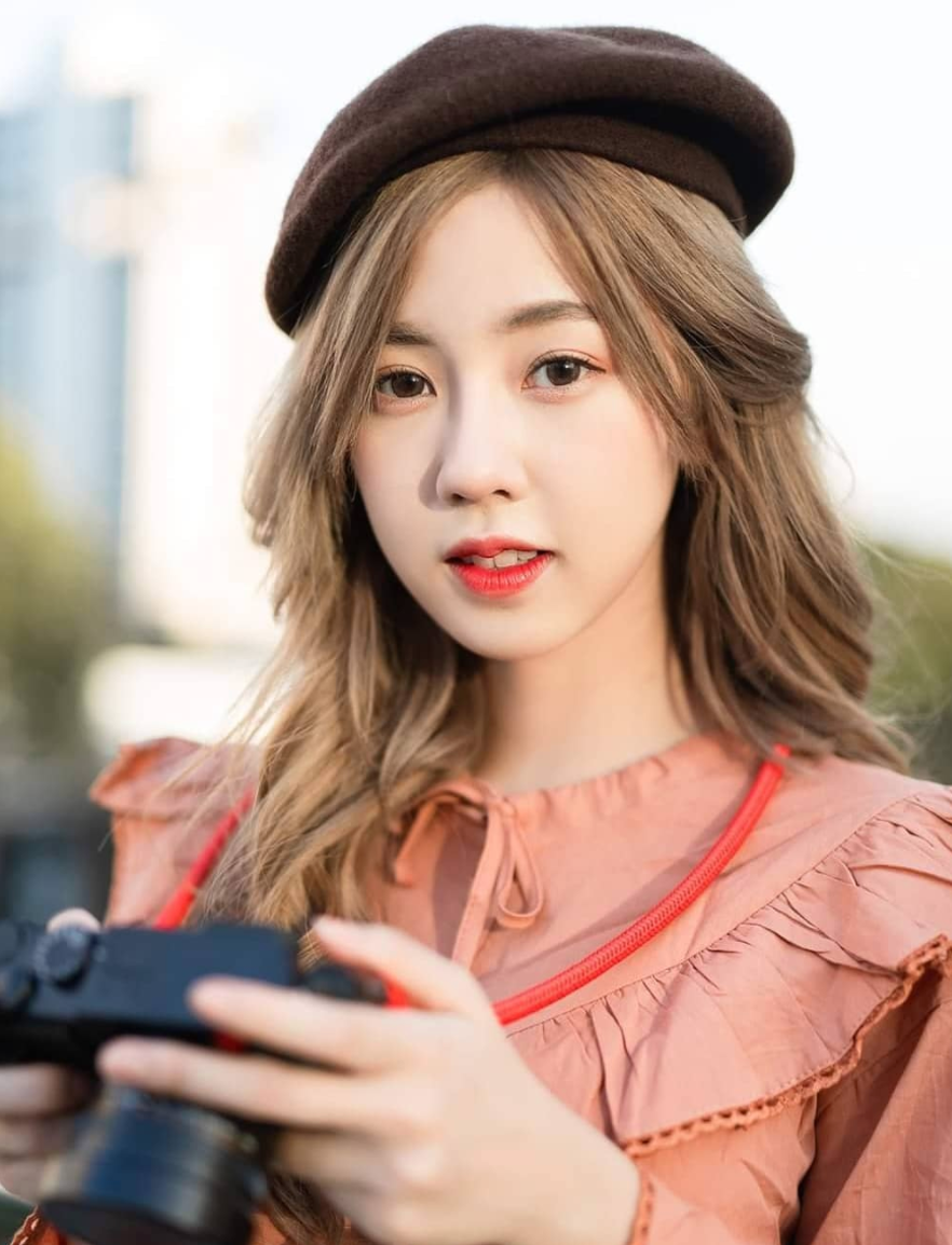 Tất nhiên, những vai diễn của cô luôn là hình ảnh nhí nhảnh, đáng yêu, trong sáng, hợp với ngoại hình.