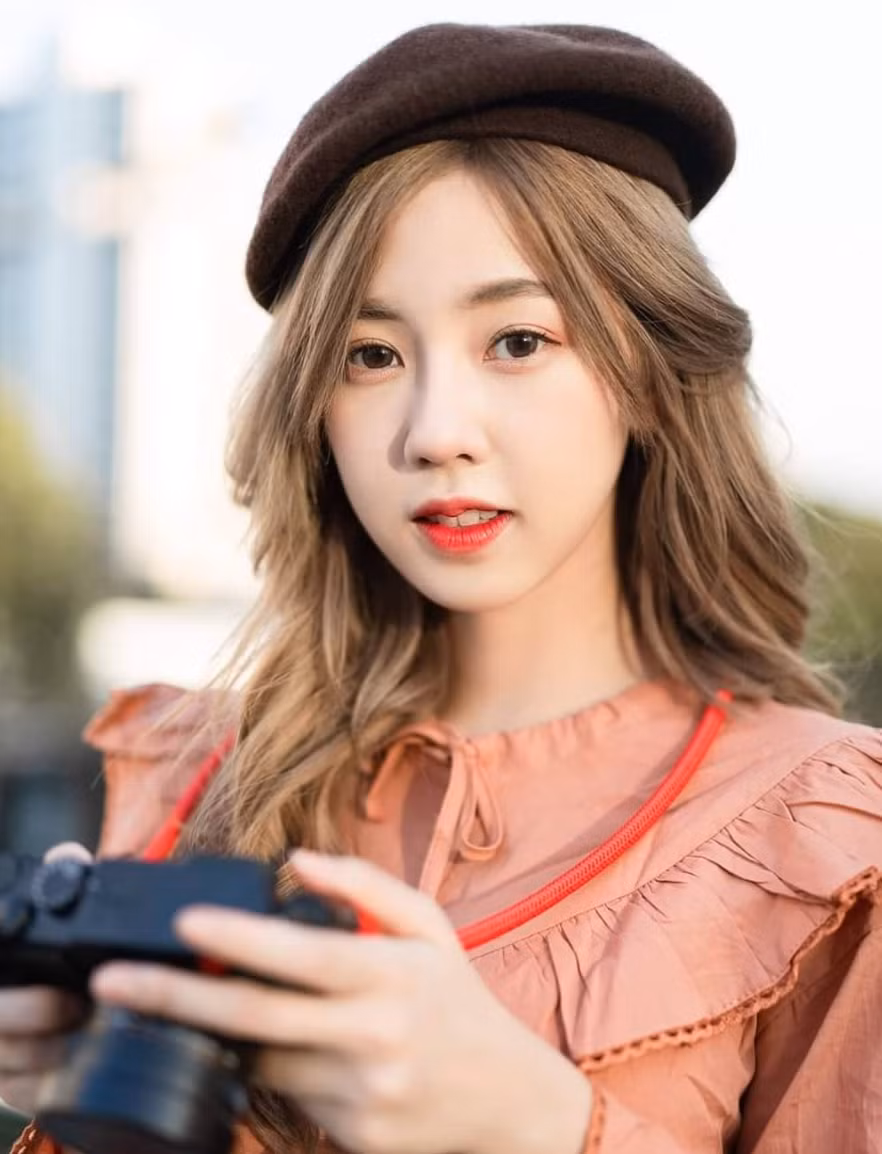 Tất nhiên, những vai diễn của cô luôn là hình ảnh nhí nhảnh, đáng yêu, trong sáng, hợp với ngoại hình.