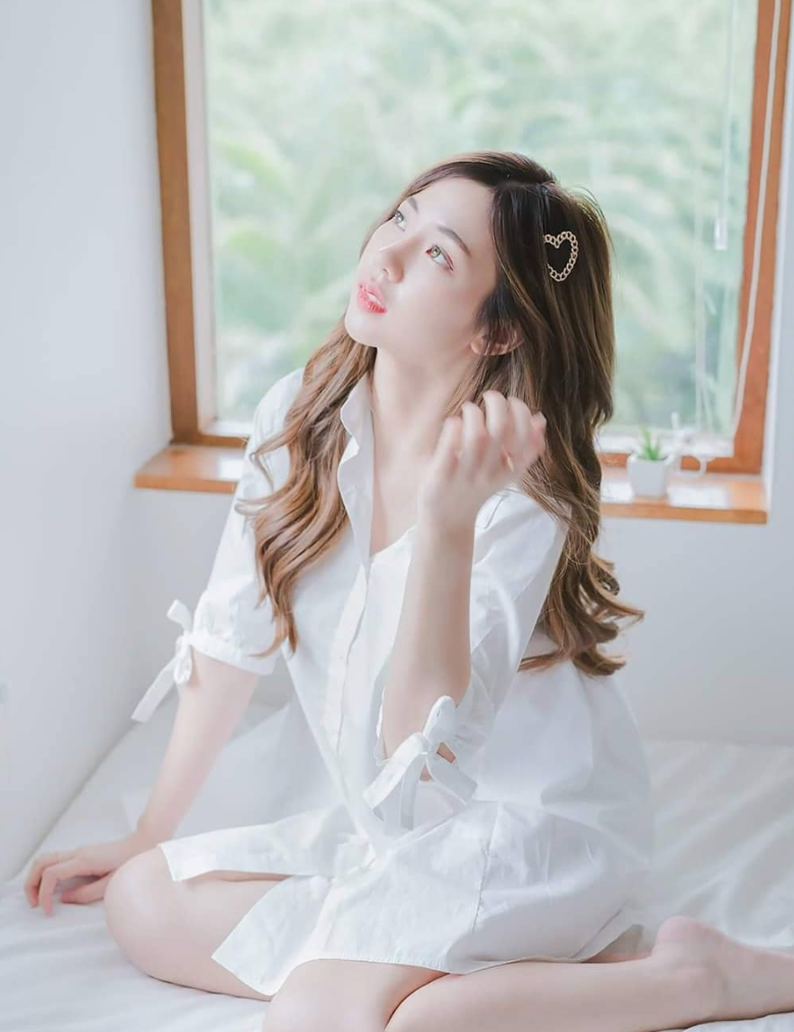 Vẻ xinh đẹp vốn có khiến Nilawan ghi điểm tuyệt đối với người hâm mộ.