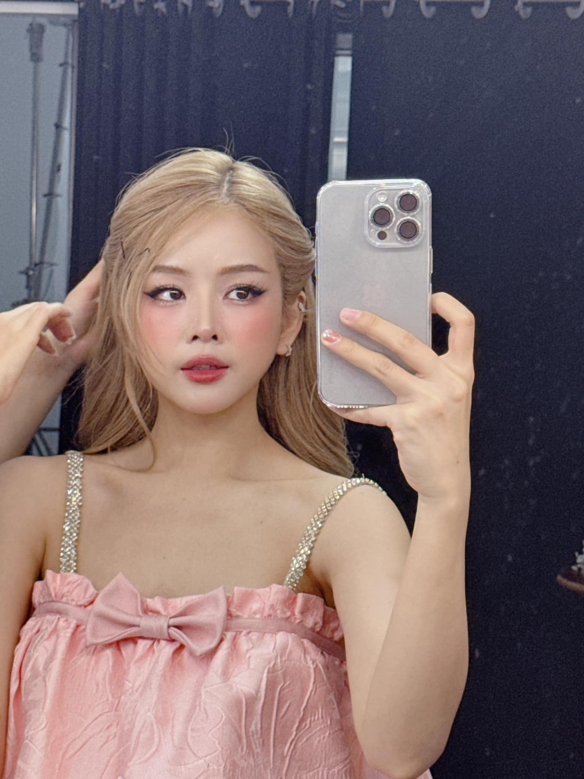 Hình ảnh mới cập nhật trên trang cá nhân của cô với phong cách trang điểm như công chúa Disney xinh đẹp