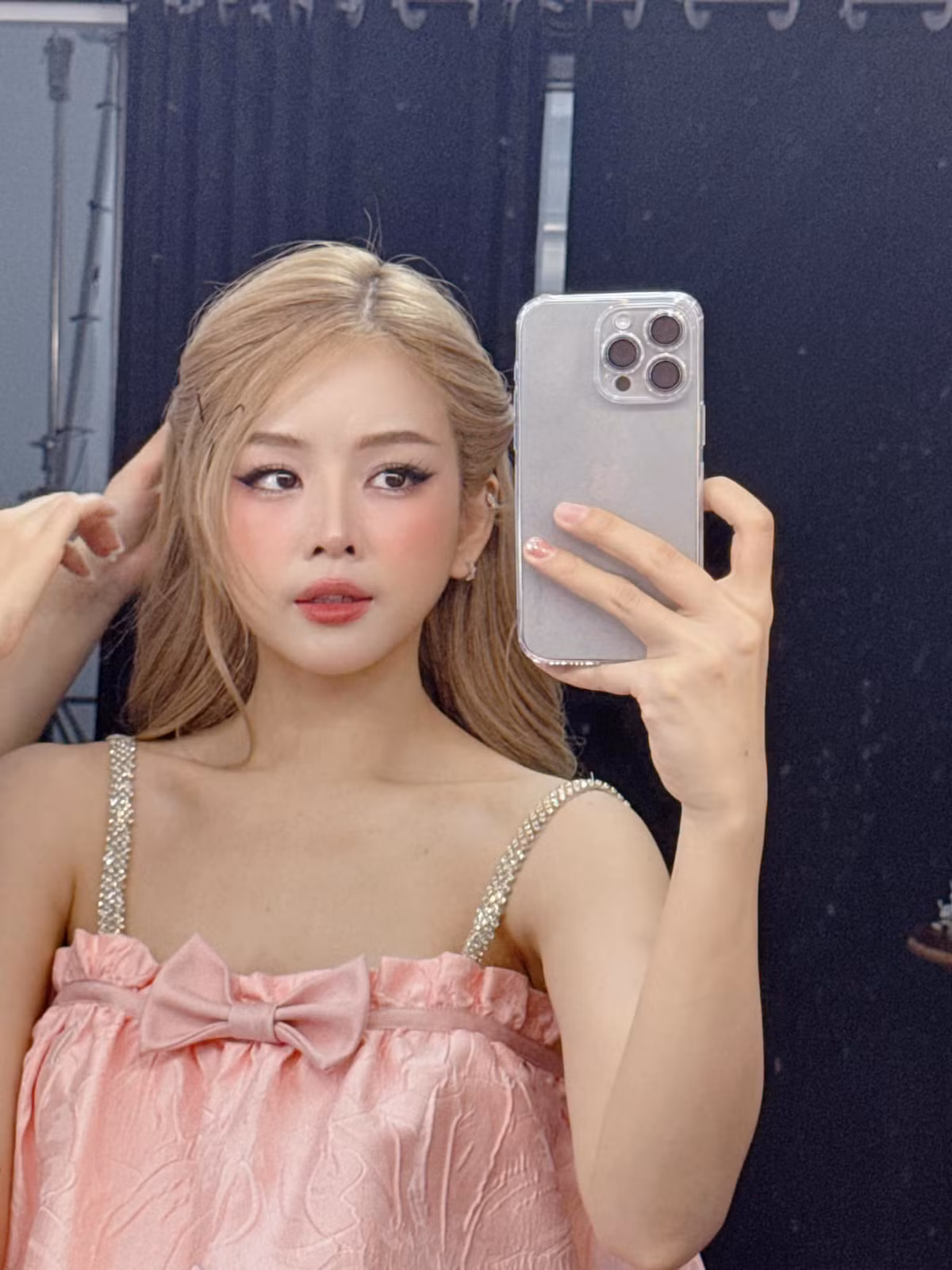 Hình ảnh mới cập nhật trên trang cá nhân của cô với phong cách trang điểm như công chúa Disney xinh đẹp