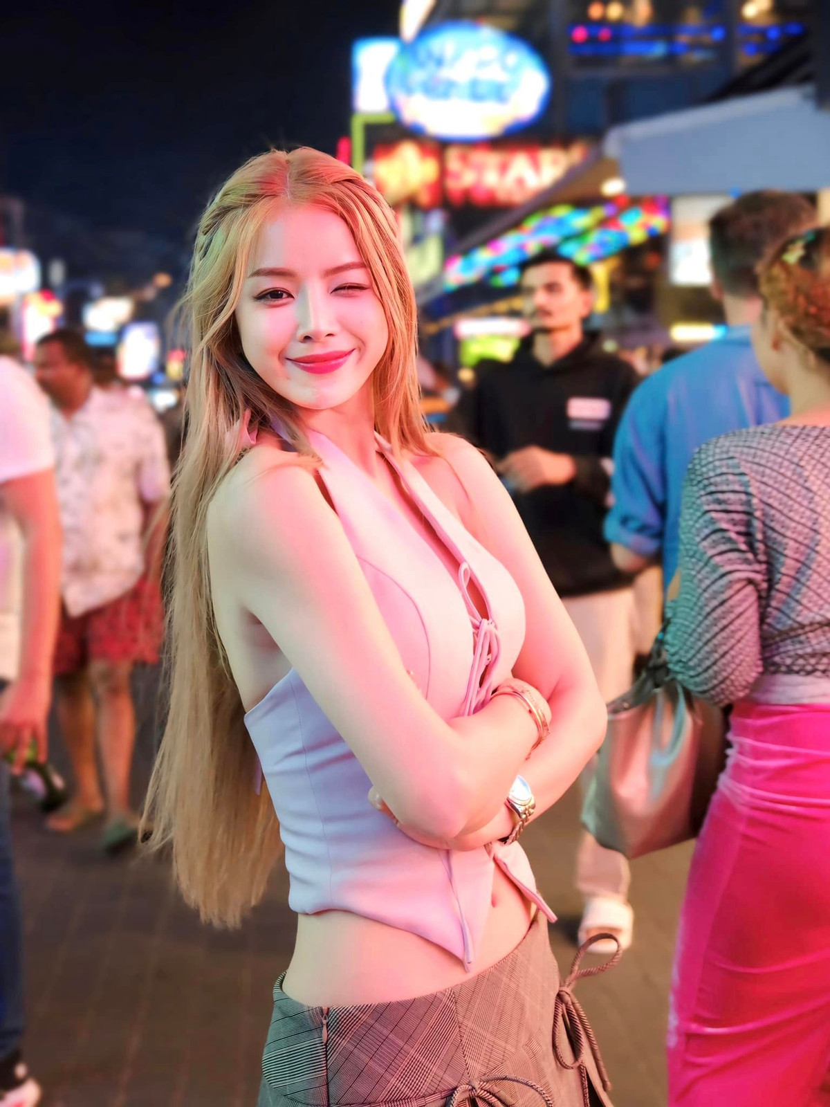 Cô bắt đầu được khán giả chú ý khi tham gia "Rap Việt" năm 2020. Nhờ gương mặt khả ái cùng vóc dáng gợi cảm, Mie gây "sốt" mỗi lần xuất hiện hỗ trợ các thí sinh.