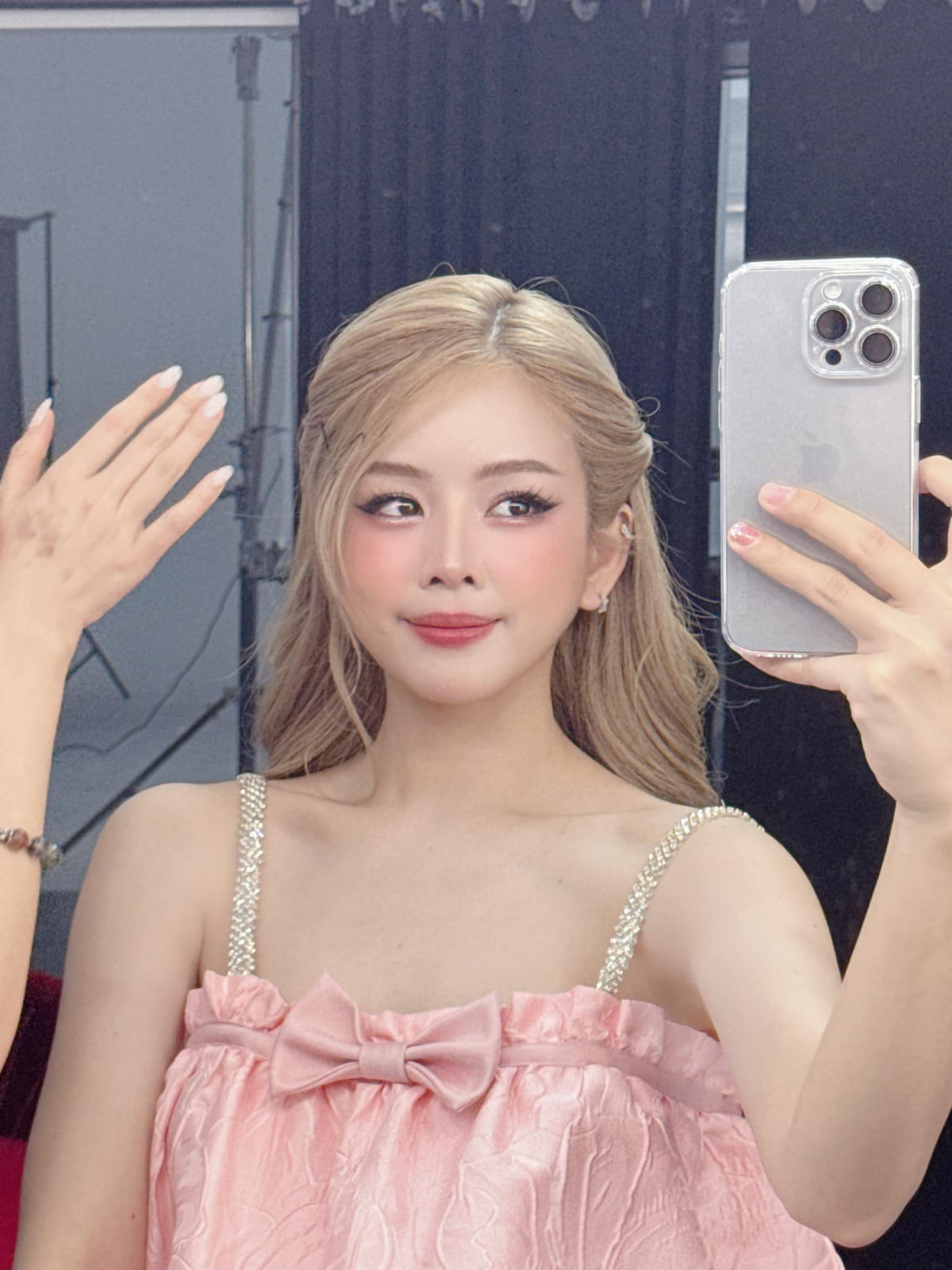 Dạo gần đây, cô nàng thường chăm chỉ chạy show ở nước ngoài